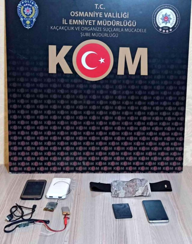 Sınava kopya düzeneğiyle girmeye çalışan iki kişi yakalandı